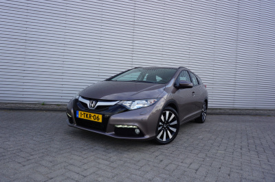 Honda Civic tourer 1.8 sport business edition climate / cruise / camera / bt / stoelverw. / trekhaak / lm velgen / nap