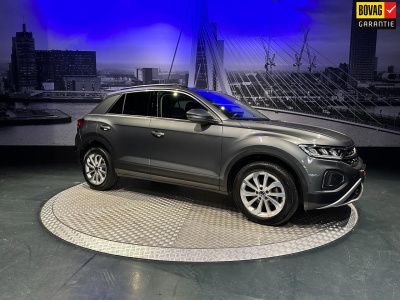 Volkswagen T-roc 1.0 tsi life *acc*17inch*privacy glass*led*appconnect*privacyglass*facelift model