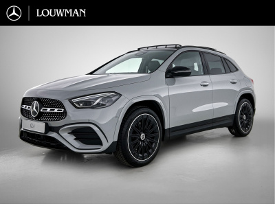 Mercedes-Benz Gla-klasse 250 e 140 year edition | plus pakket | nightpakket | trekhaak | panoramaschuifdak | 20” multispaaks lichtmetalen velgen | warmtewerend, donkergetint glas |
