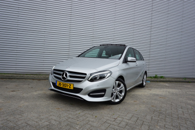 Mercedes-Benz B-Klasse 180 prestige automaat - climate / navi / cruise / stoelverw. / pano / parkeers. / nap