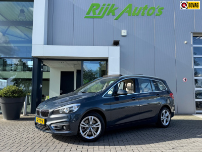 BMW 2-serie gran tourer 220i luxury 7p. * trekhaak * leer * panoramadak * nap