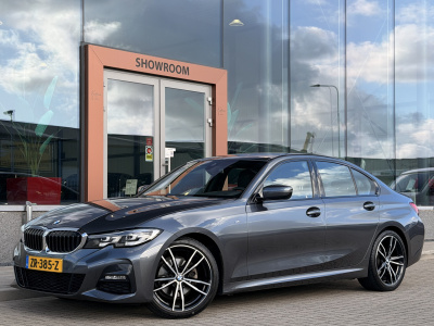 BMW 3-serie 320i m-sport | cruise | m zetels | apple carplay | navi | sfeerverlichting |