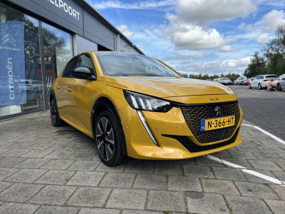 Peugeot 208 ev 50kwh 136pk | navigatie | bluetooth | parkeersensoren voor & achter | cruise & climate control | applecarplay & androidauto | stoelverwarming