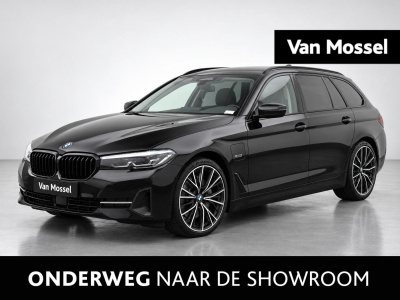 BMW 5 Serie touring 530e xdrive business edition plus sensatec | wordt verwacht | automaat | trekhaak | apple carplay / android auto | navigatie | stoelverwarming | digital cockpit | leder |  parkeer sensoren | electrische achterklep ...
