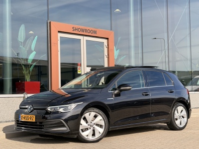 Volkswagen Golf 1.5 etsi 1st. edition 150pk | pano | acc | memory | massage | stoel/stuurverwarming | achterbank verwarmd | apple carplay |