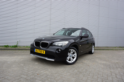 BMW X1 xdrive20d executive automaat - climate / navi / cruise / leder / stoelverw. / parkeers. / lm velgen