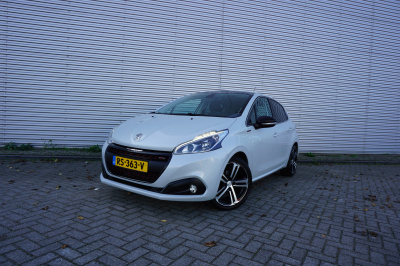 Peugeot 208 1.2 puretech gt-line airco / navi / cruise / camera / pano / carplay / parkeers. / lm velgen / nap