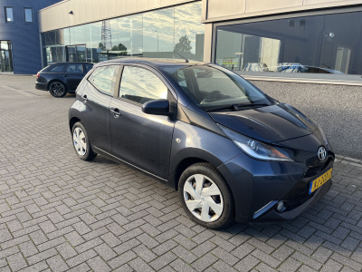 Toyota Aygo 1.0 vvt-i x-play
