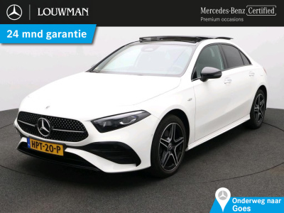 Mercedes-Benz A-Klasse 250 e business solution amg | panoramadak | trekhaak | alarm | sfeerverlichting | distronic | keyless go | stuur en stoelverwarming | carplay | inclusief 24 maanden mercedes-benz certified garantie voor europa.