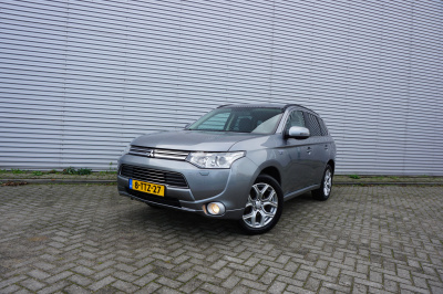 Mitsubishi Outlander 2.0 phev executive edition automaat - navi / cruise / camera / elektr. ramen / lm velgen / trekhaak / nap