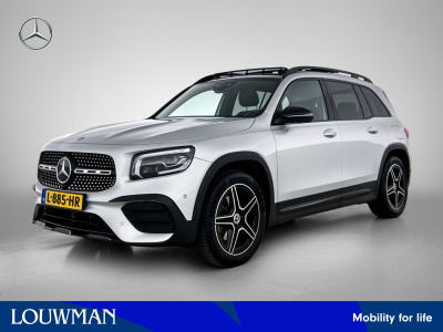 Mercedes-Benz Glb 200 premium plus | panoramadak | trekhaak | sfeerverlichting | elektrisch verstelbare stoelen.
