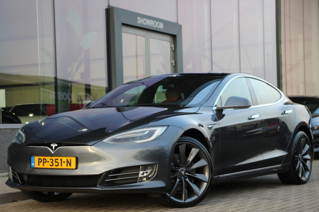 Tesla Model S 90d base 422pk | panoramdak | luchtvering | autopilot