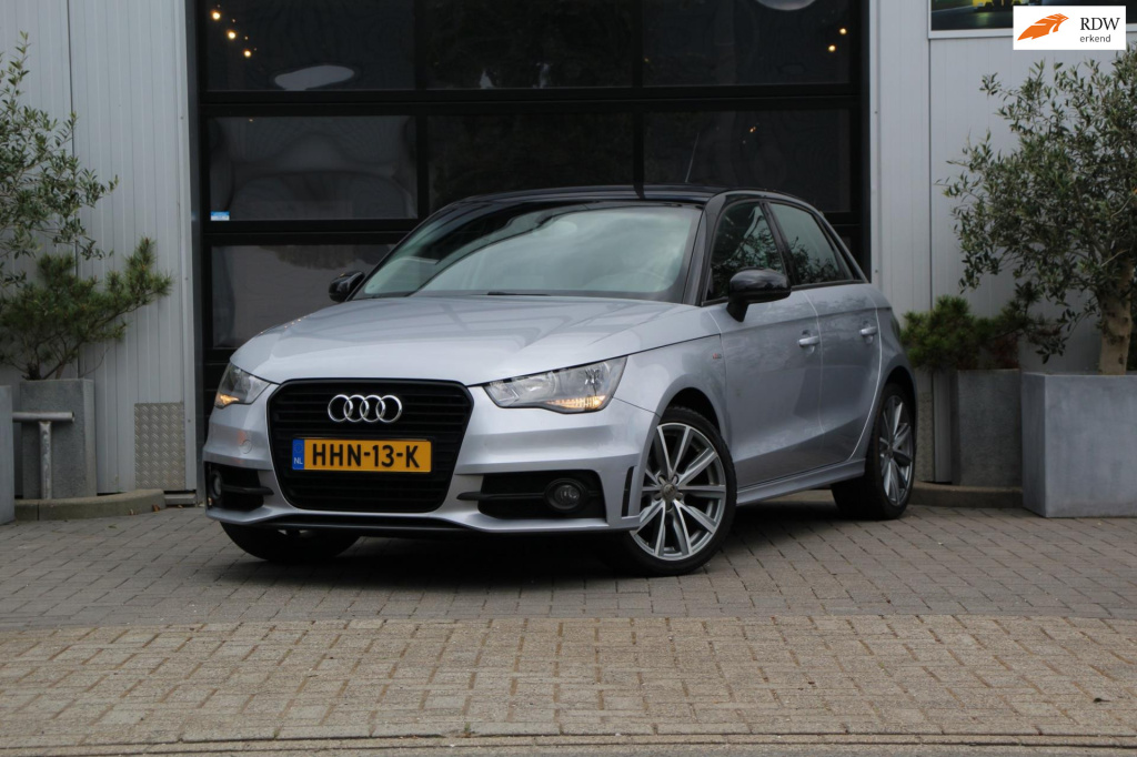 Audi A1 Sportback 1.2 tfsi pro line s - s line - 5drs - stoelverw - aut verlichting - clima - 17inch - keyless entry - topstaat!