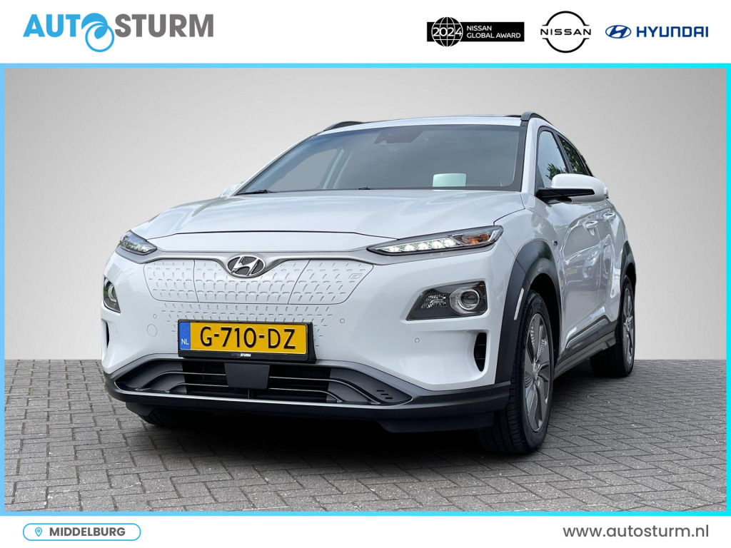 Hyundai Kona ev premium 64 kwh sky | head-up display | stuur- + stoelverwarming | leder | schuif-/kanteldak | navigatie | camera | adapt. cruise control | rijklaarprijs!
