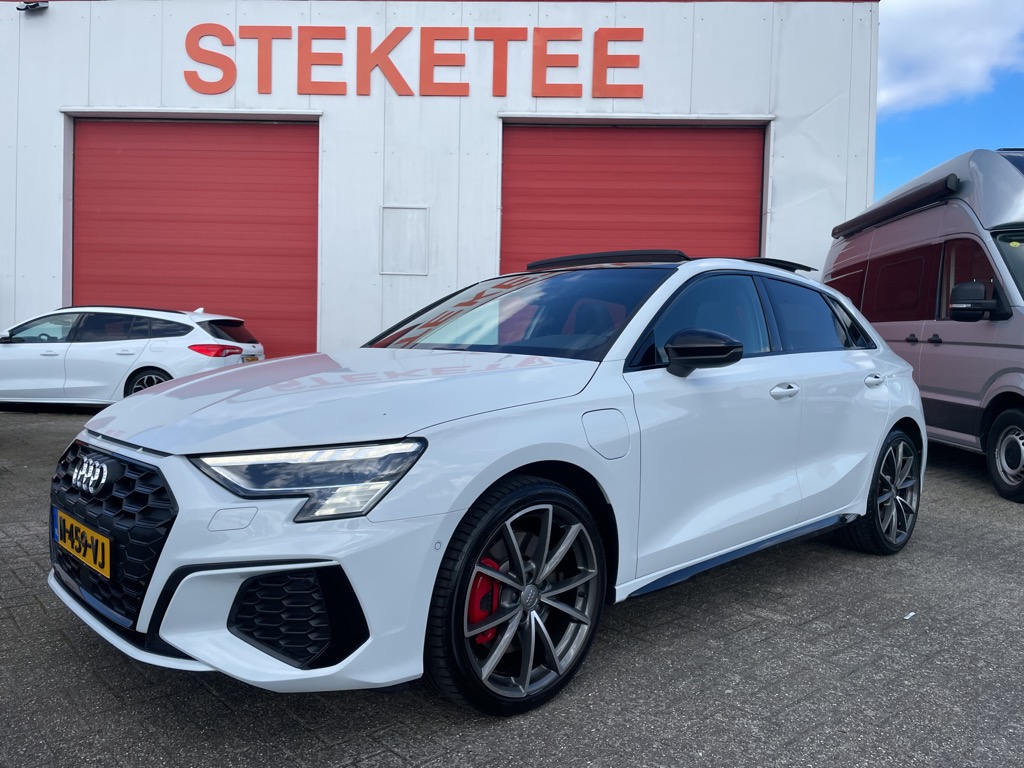 Audi A3 sportback 45 tfsi e s-line competition -full options-plug-in-hybrid-