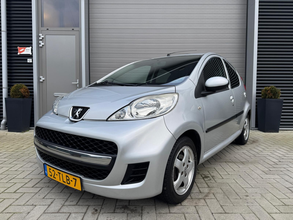 Peugeot 107 1.0-12v black & silver