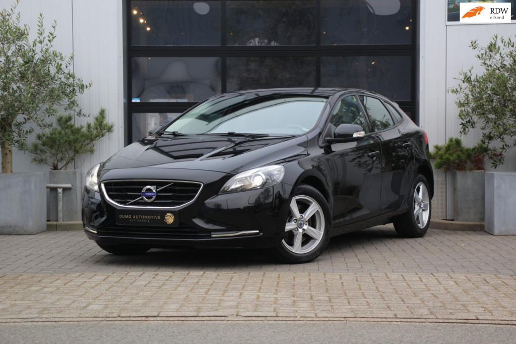 Volvo V40 1.6 t2 you! inc btw - xenon - cruise - pdc - high perf audio - dealer oh!