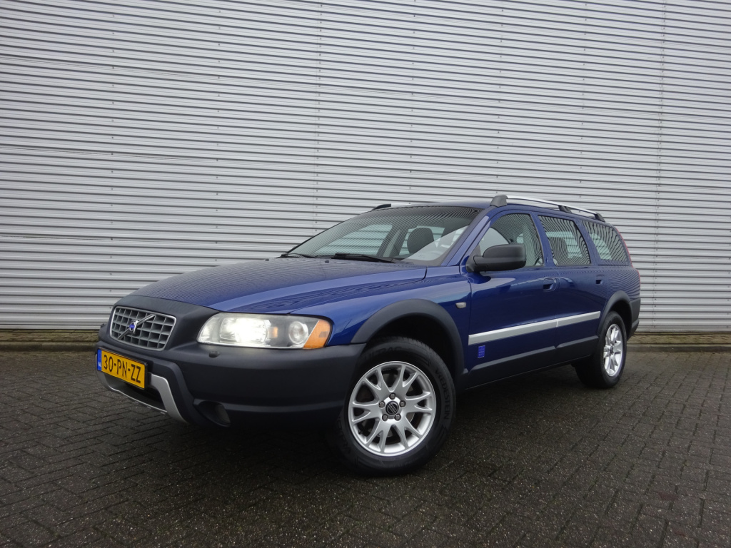 Volvo V70 cross country 2.4 t geartr. comf. 4wd automaat airco / stoelverw. / elektr. ramen / cruise / trekhaak