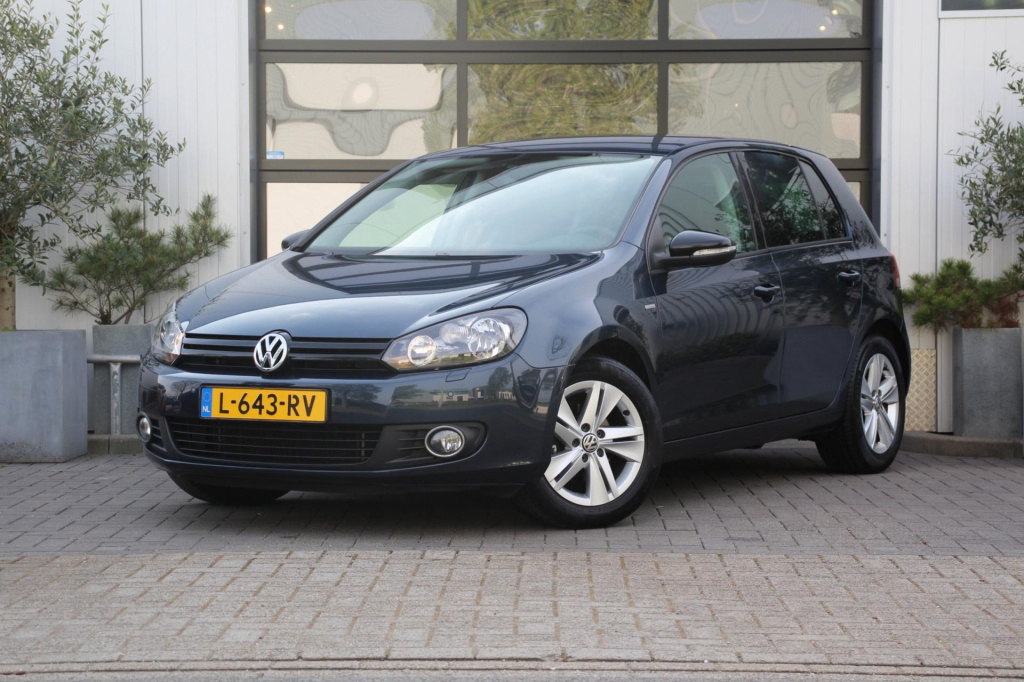 Volkswagen Golf 1.2 tsi match - half leder - nieuwe distr ketting - stoelverwarming - parkeersensoren - isofix