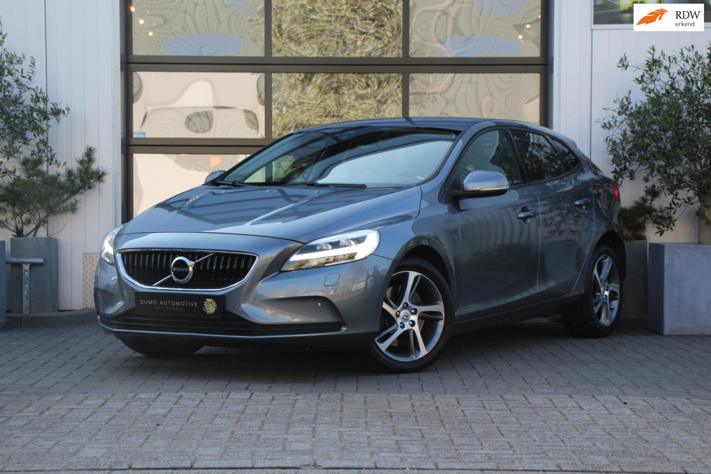 Volvo V40 1.5 t2 momentum automaat - pdc rondom + camera - full led - navi - stoel verw - high perf sound - dealer oh/1e eig!