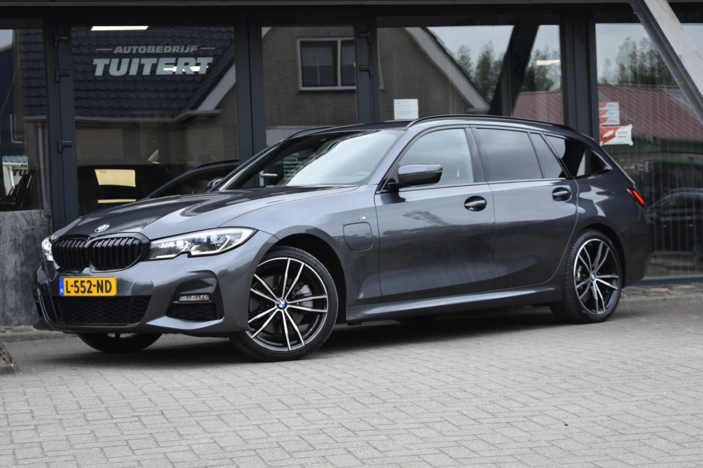 BMW 3-serie touring 320e m-sport | shadow-line | el. wegkl. trekhaak | head-up display | apple carplay | android auto | leder