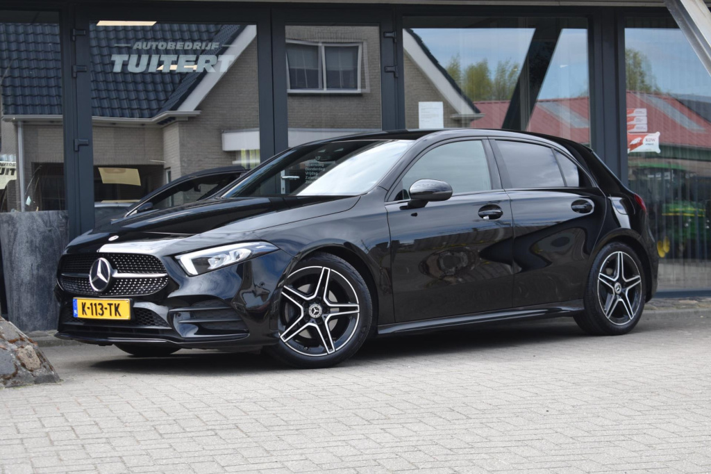 Mercedes-Benz A-Klasse 180 amg night | sfeerverlichting | camera | nap | stoelverwarming | led | dealer onderhouden