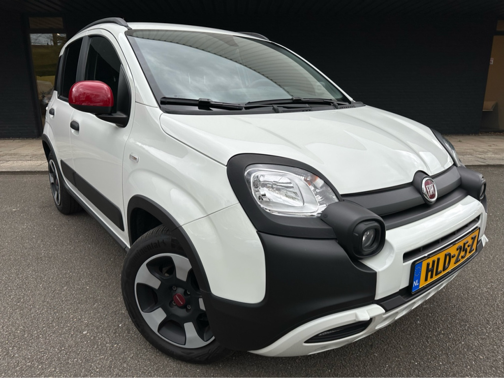 Fiat Panda 1.0 hybrid red cross hybrid // nieuwstaat // 17.000km //