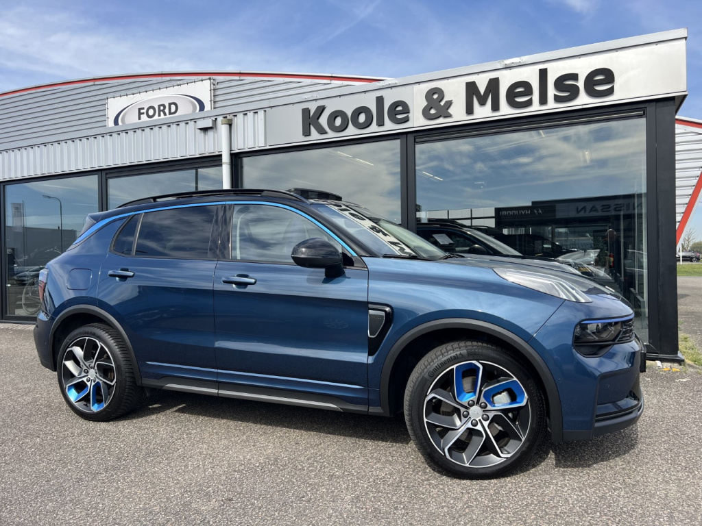 Lynk & Co 01 1.5 261pk plug in hybrid , panodak , 360 gr camera