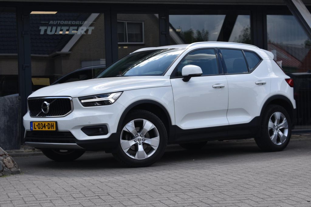 Volvo XC40 1.5 t2 | trekhaak | camera | apple carplay | android auto | adaptieve cruise controle | nap | dealer onderhouden