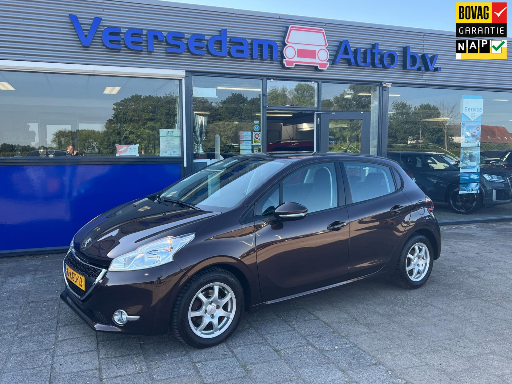 Peugeot 208 1.2 vti envy, navi, trekhaak enz...