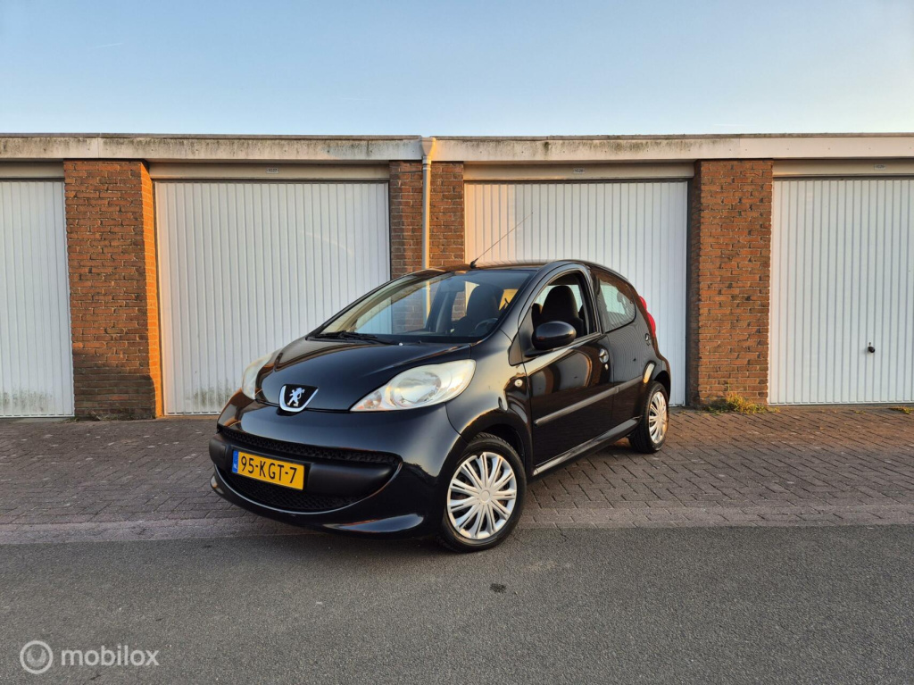 Peugeot 107 1.0-12v / 5-deurs / airco