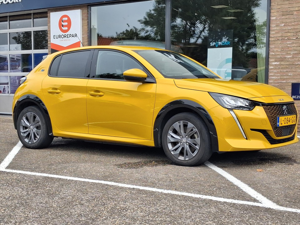 Peugeot 208 ev 50kwh 136pk 3-fase allure pack navigatie | apple carplay & android auto | cruise & climate control | 3d-cockpit | achteruitrijcamera | p-hulp | bt