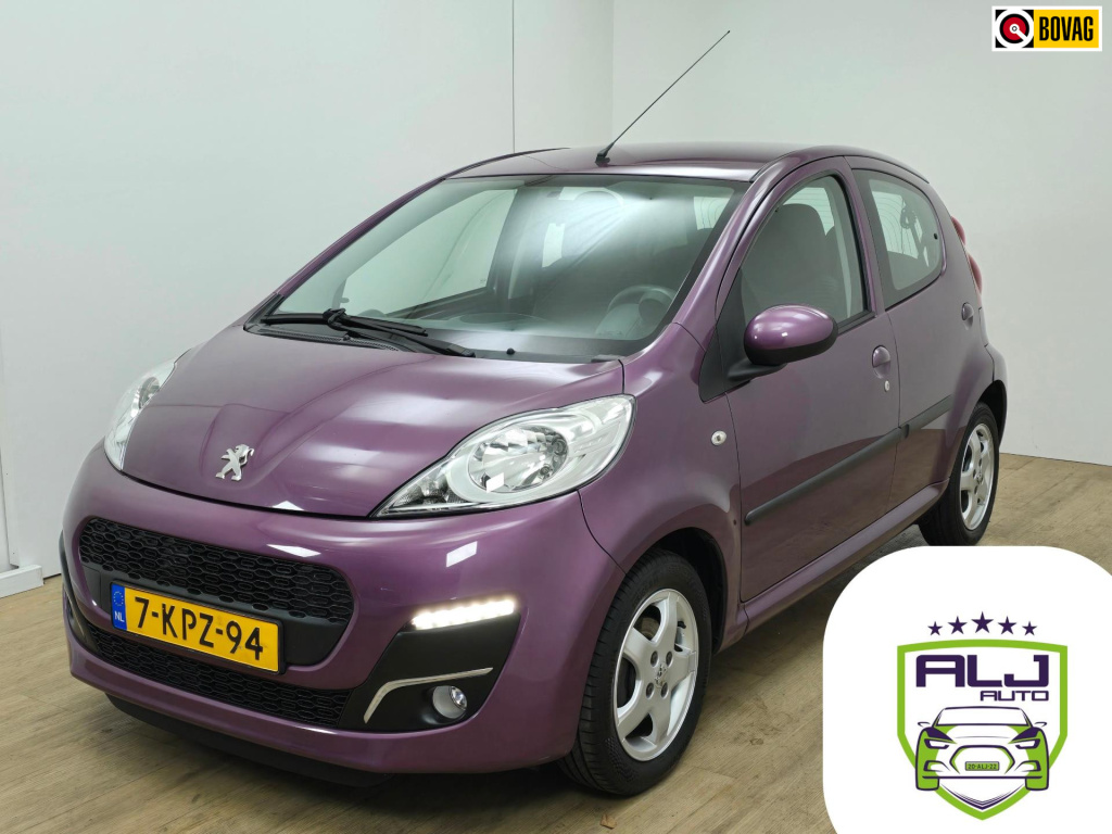 Peugeot 107 occasion 1.0 active leuke kleur met airco en sportvelgen | radio met aux | tweedehands peugeot 107 paars | dagrijled