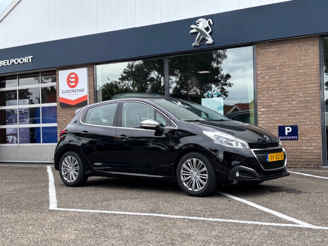 Peugeot 208 blue l. allure 1.2 pt-82pk | navigatie & bluetooth & applecarplay&android|trekhaak|climate control | parkeerhulp achter | lmvelg16i | middenarmsteun v