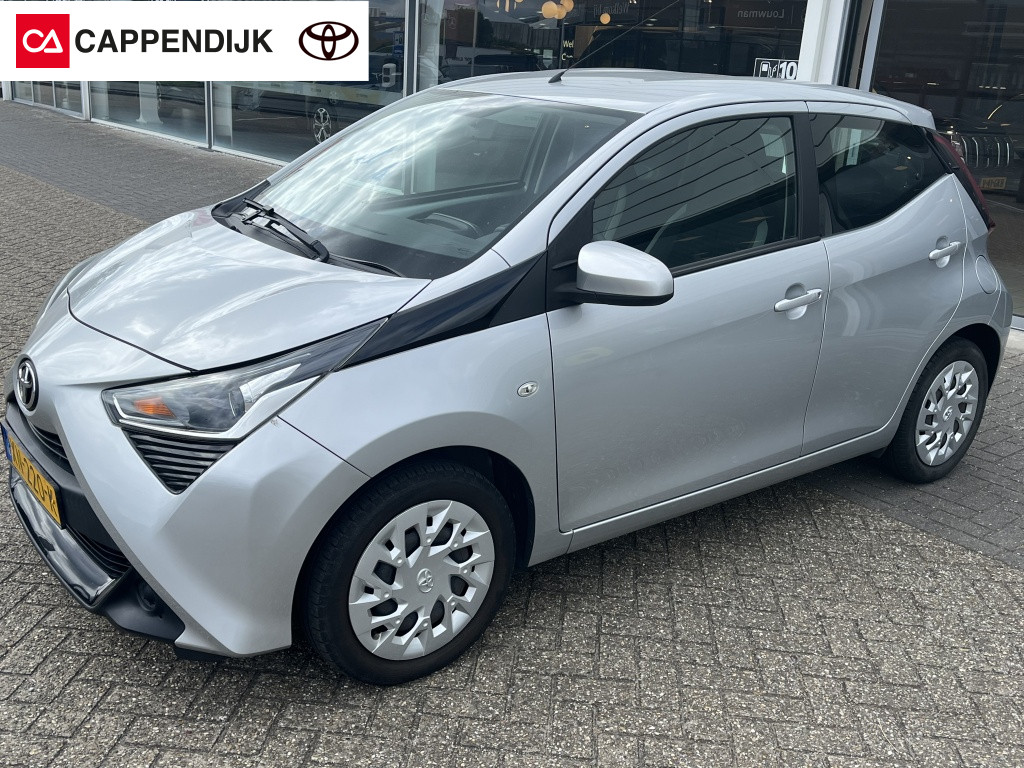 Toyota Aygo automaat 1.0 vvt-i x-play | airco | camera | lage km-stand |