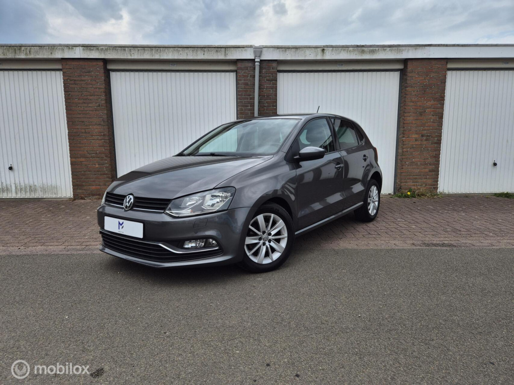 Volkswagen Polo 1.2 tsi comfortline / parkeersensoren voor + achter / stoelverwarming