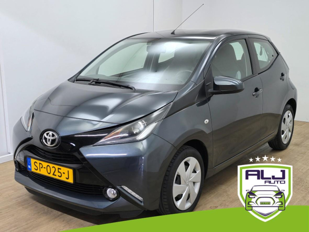 Toyota Aygo 1.0 vvt-i x-nav | parkeercamera | navi | cruisecontrol | bluetooth audio | carlink | dealerauto