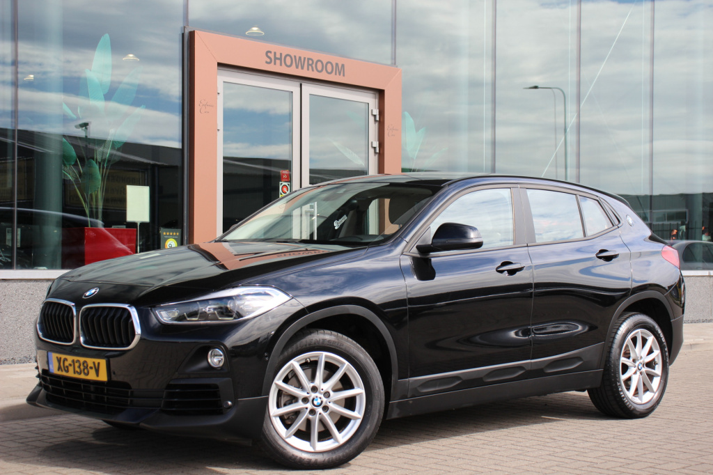 BMW X2 sdrive18i executive | leder | achteruitrijcamera | navi |