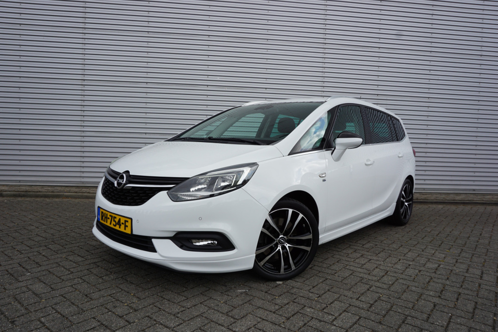 Opel Zafira 1.6 turbo business executive 7p. airco / navi / cruise / elektr. ramen / trekhaak / nap