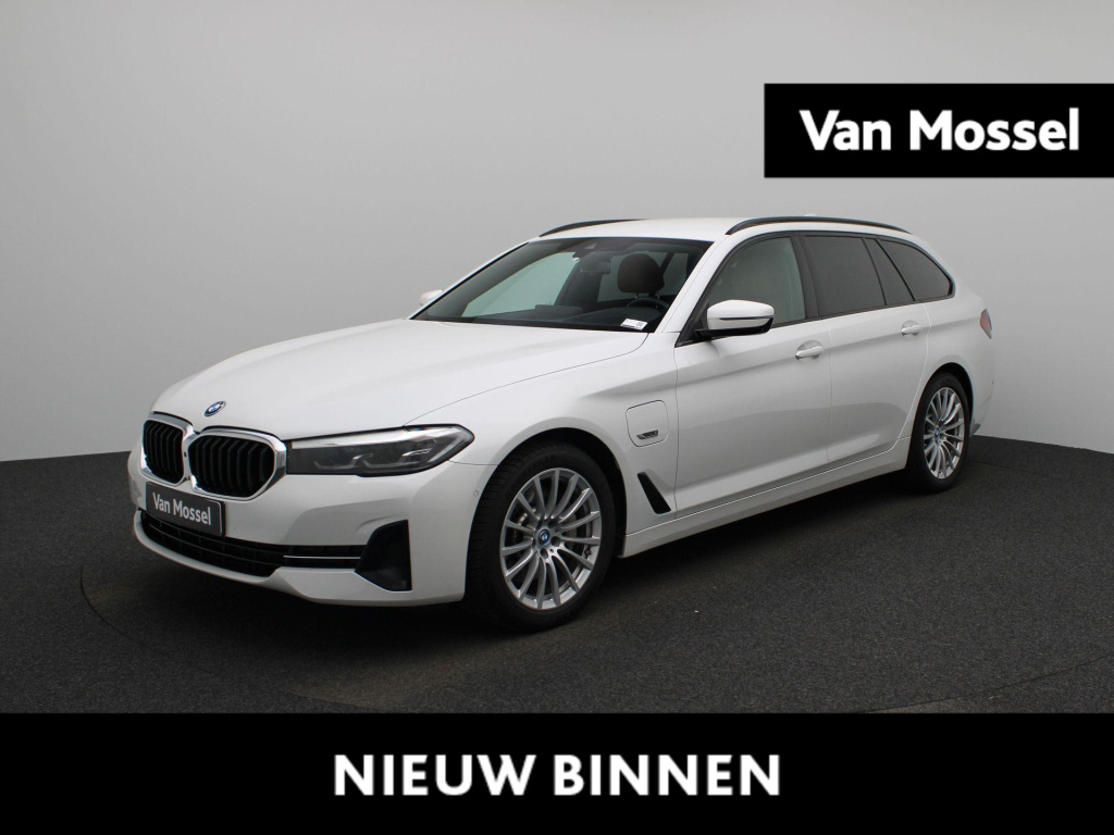 BMW 5 Serie touring 520e executive | automaat | leder | navigatie | apple carplay / android auto | trekhaak elektronisch wegklapbaar | sfeerverlichting | heads-up display | dab | stoelverwarming | elektrische achterklep | memory stoel...