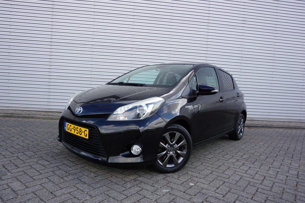 Toyota Yaris 1.5 full hybrid dynamic airco / camera / elektr. ramen / lm velgen