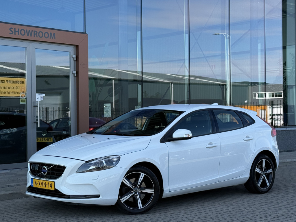 Volvo V40 1.6 t2 r-design | navi | cruise | stoelverwarming | parkeersensoren |
