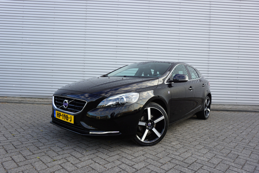 Volvo V40 2.0 d2 ocean race business airco / navi / camera / leder / cruise / stoelverw. / parkeers.