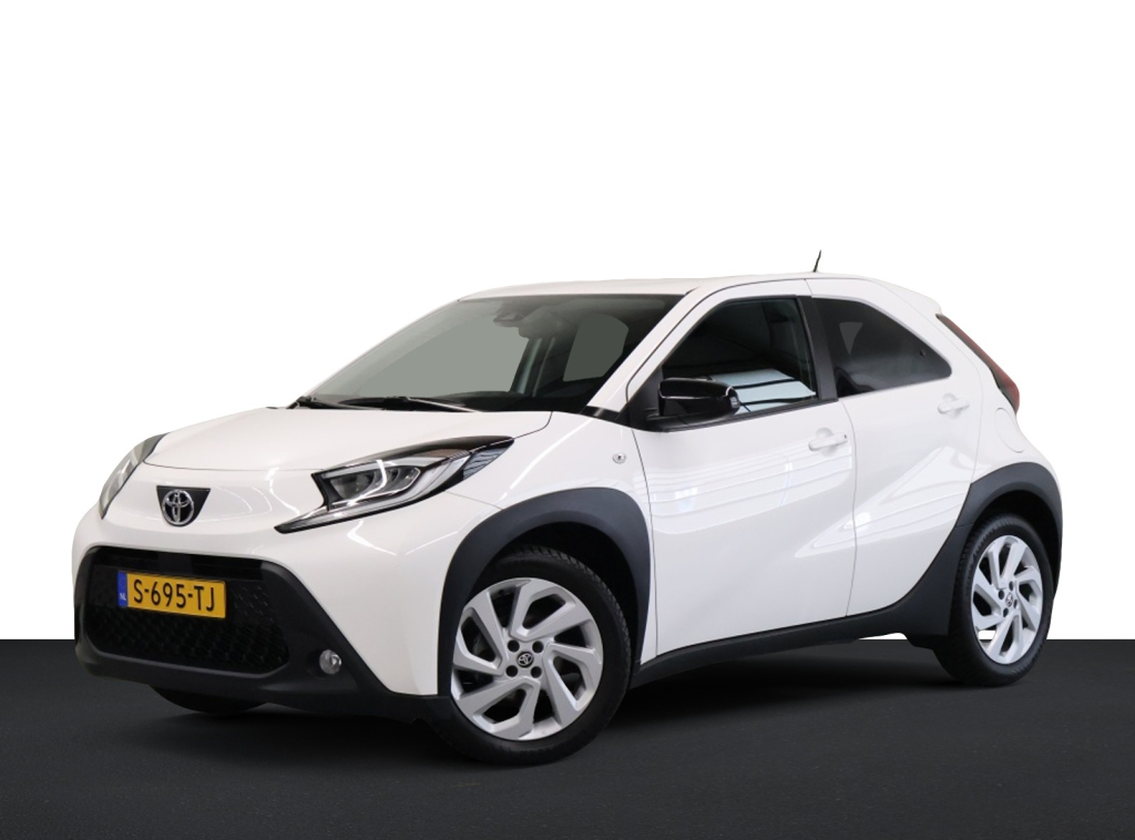 Toyota Aygo x 1.0 vvt-i mt first
