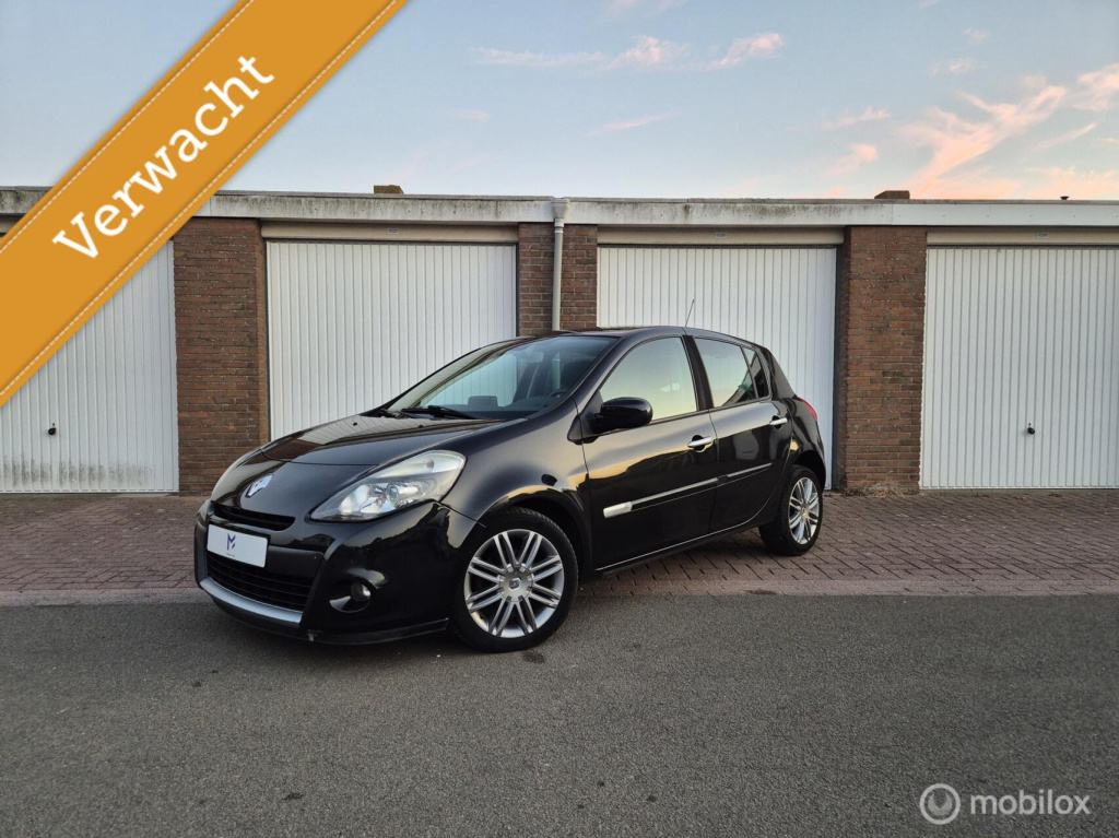 Renault Clio 1.6 dynamique automaat / 5-deurs / airco / cruisecontrol / panoramadak / stoelverwarming / parkeersensoren