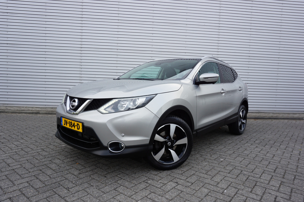 Nissan Qashqai 1.2 n-connecta airco / navi / camera / cruise / pano / trekhaak / nap