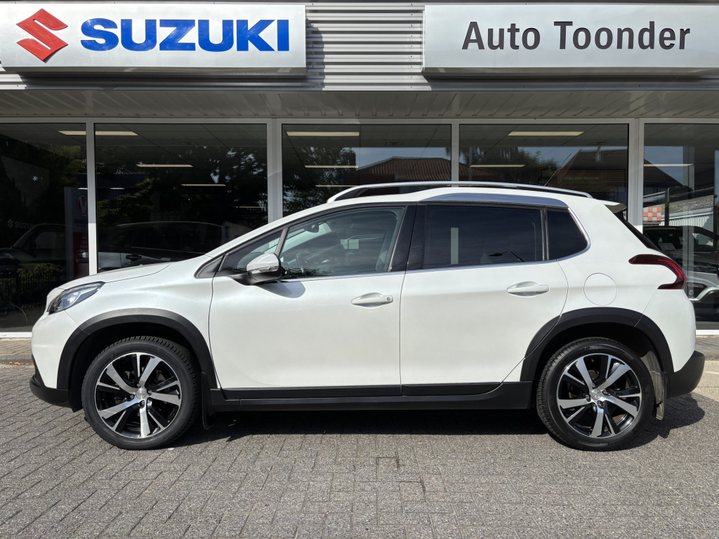 Peugeot 2008 allure 1.2-111pk/panoramadak/trekhaak