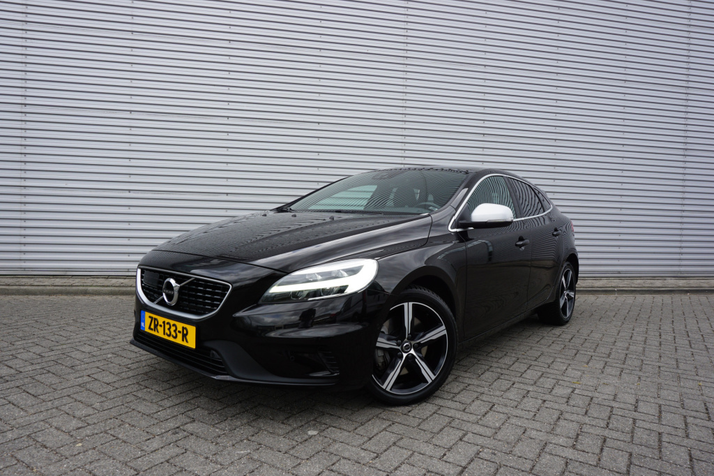 Volvo V40 1.5 t3 polar+ sport automaat / climate / navi / cruise / lane ass. / camera / nap