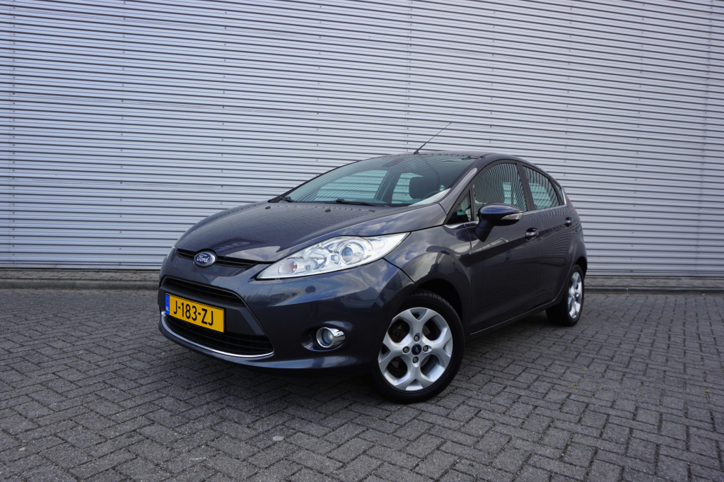 Ford Fiesta 1.4 trend airco / elektr. ramen / trekhaak / lm velgen