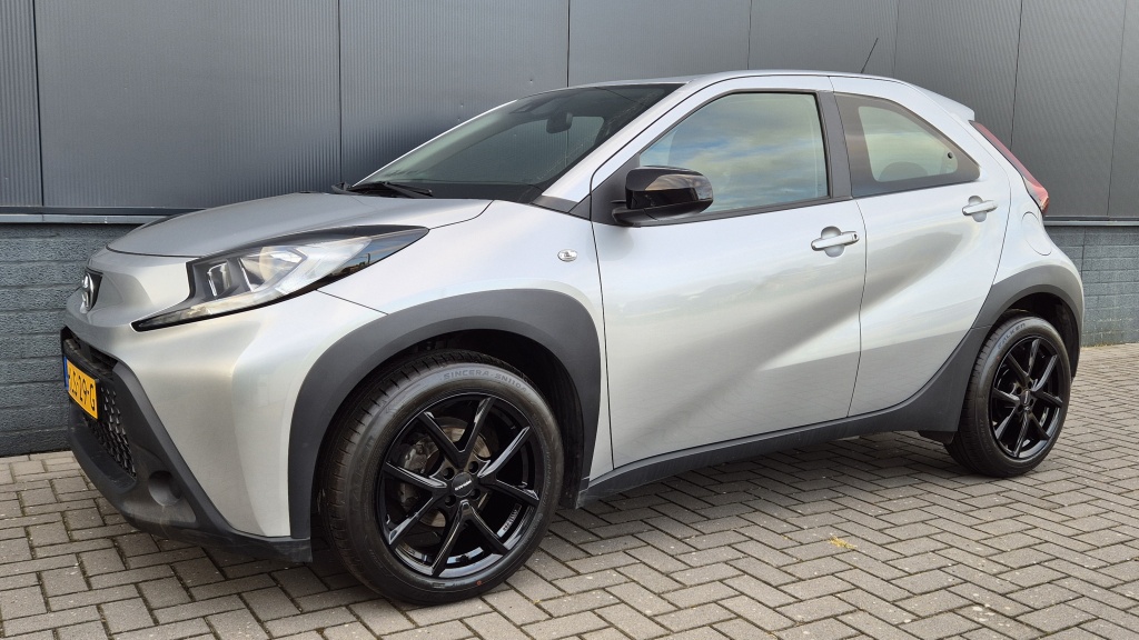 Toyota Aygo x 1.0 vvt-i mt play | airco | acc | camera | 17 inch